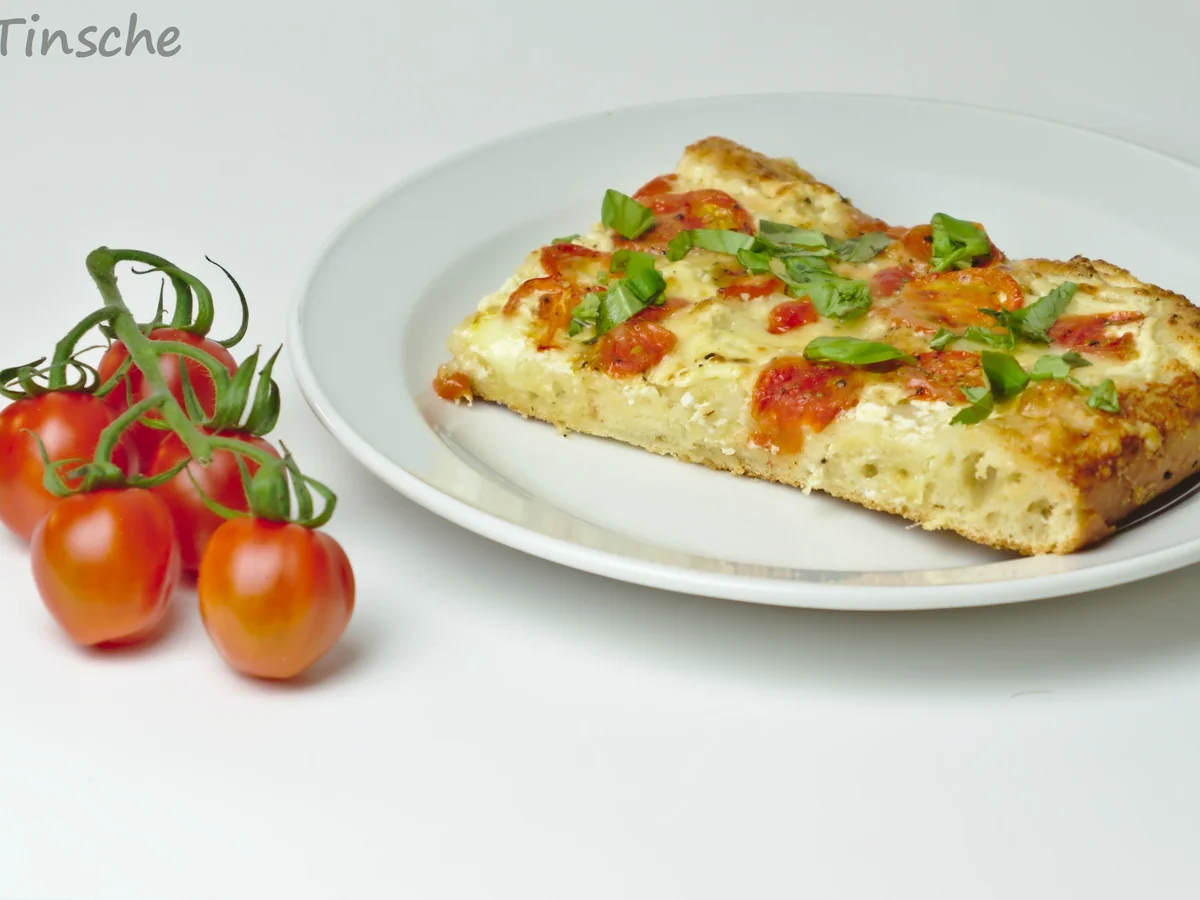 Dinkel-Tomaten-Drei-Käse-Pizza - Rezept - Bild Nr. 7767