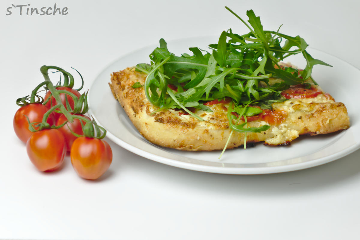 Dinkel-Tomaten-Drei-Käse-Pizza - Rezept - Bild Nr. 7768