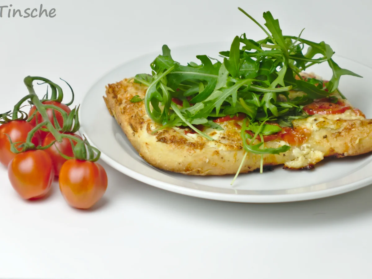 Dinkel-Tomaten-Drei-Käse-Pizza - Rezept - Bild Nr. 7768