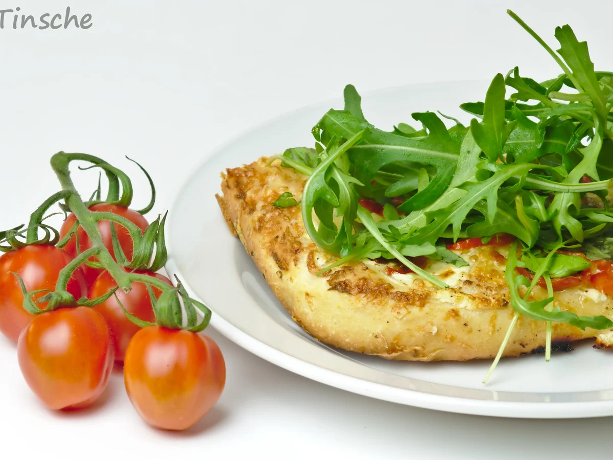 Dinkel-Tomaten-Drei-Käse-Pizza - Rezept - Bild Nr. 7769
