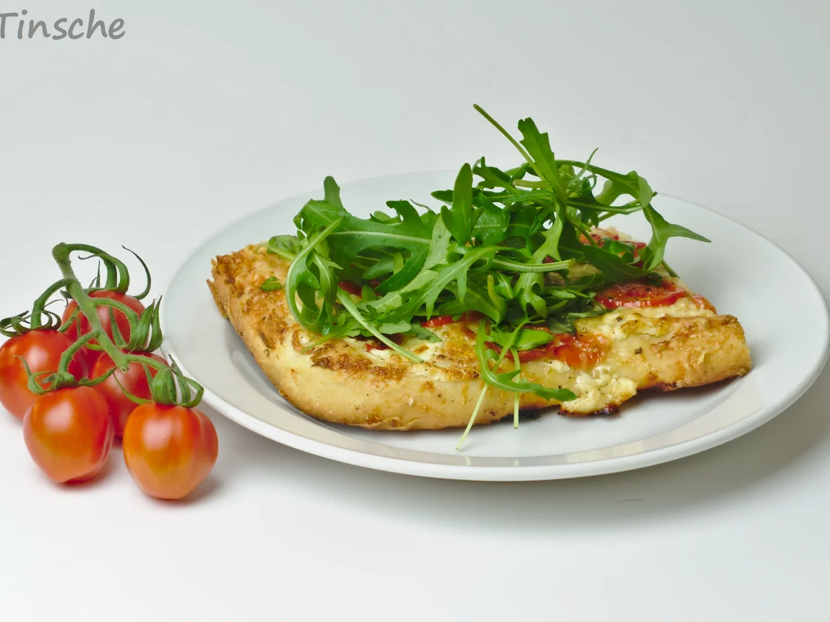 Dinkel-Tomaten-Drei-Käse-Pizza - Rezept - Bild Nr. 7770