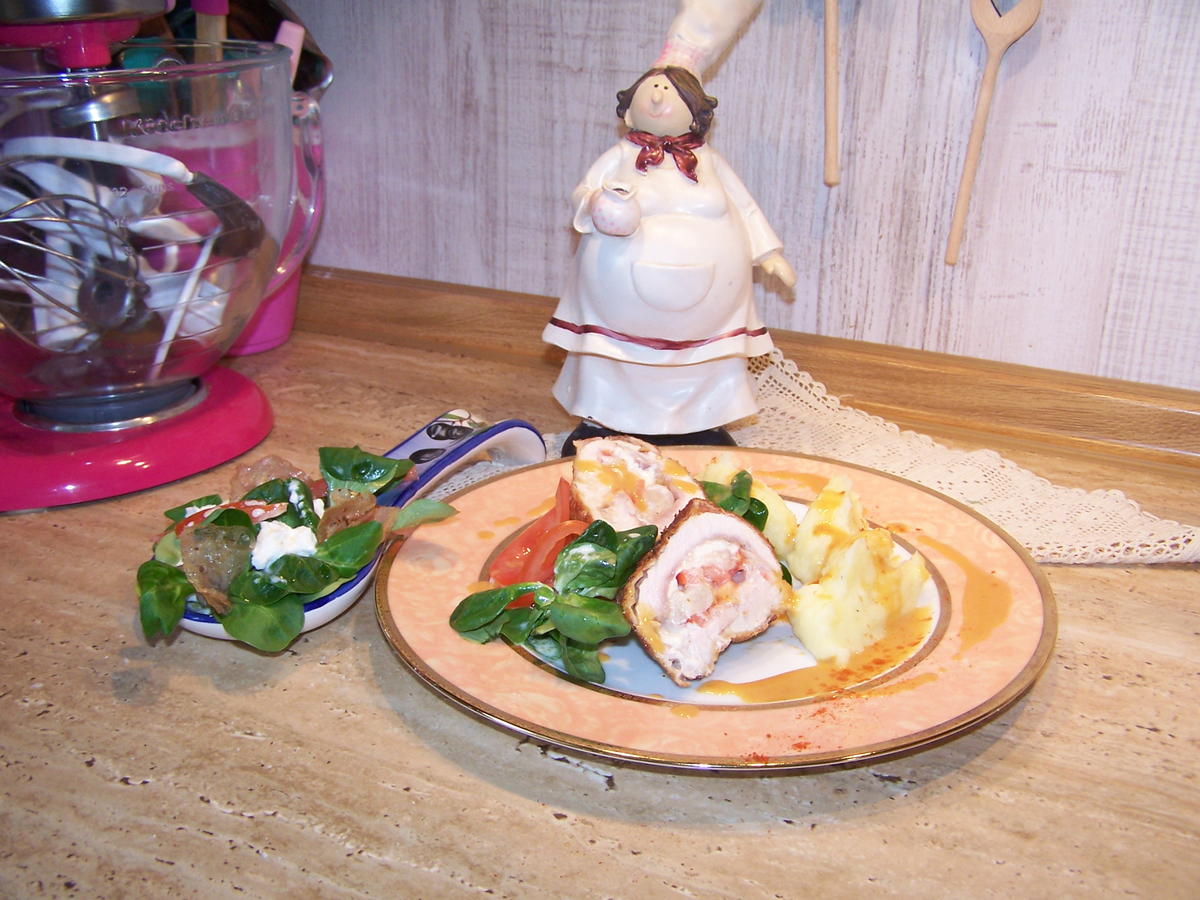 Putenschnitzel mediterran angehaucht mit kleinen Beilagen Salat - Rezept - Bild Nr. 7750