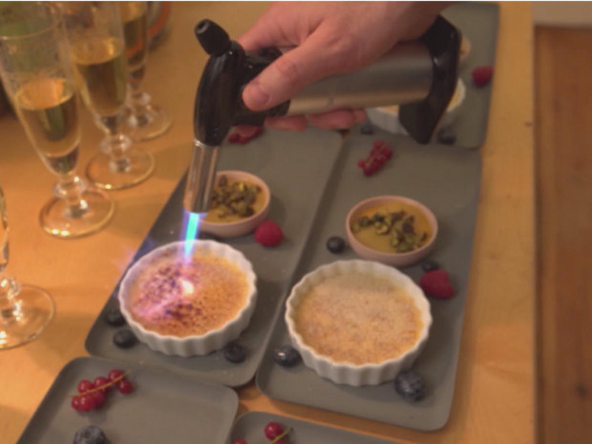 Crème brûlée mit Tonkabohne und Mangopüree mit Gin - von Das perfekte ...