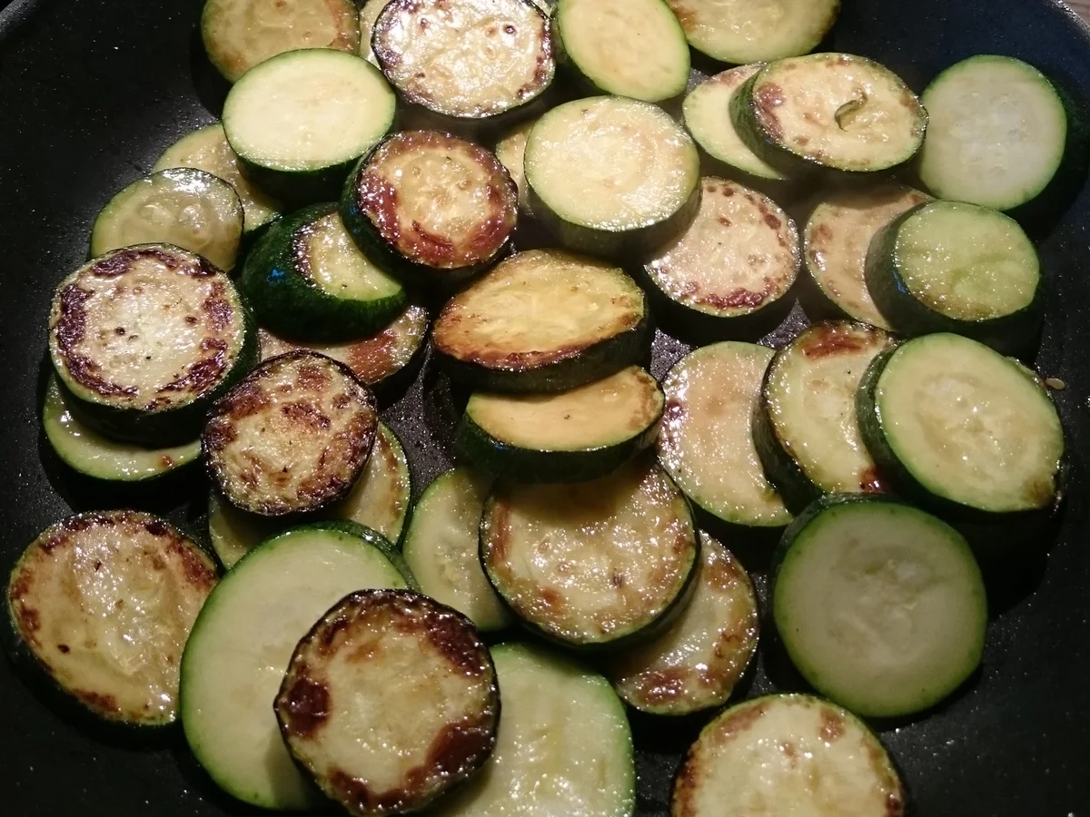 Rezept: Schupfnudeln in Hack-Gorgonzola-Rahm Bild Nr. 7753 Schupfnudeln in Hack-Gorgonzola-Rahm - Rezept - Bild Nr. 7753