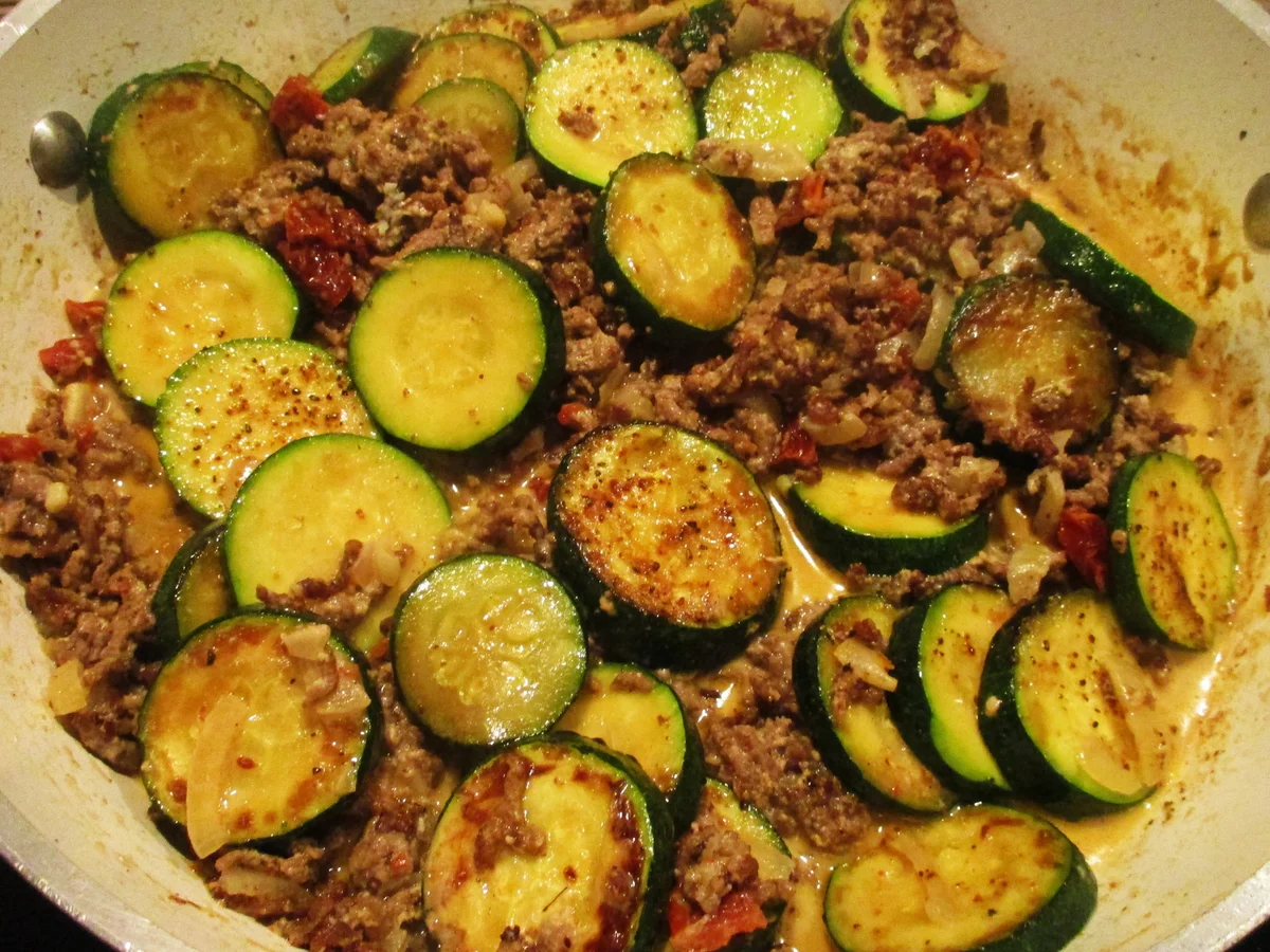 Rezept: Schupfnudeln in Hack-Gorgonzola-Rahm Bild Nr. 7755 Schupfnudeln in Hack-Gorgonzola-Rahm - Rezept - Bild Nr. 7755