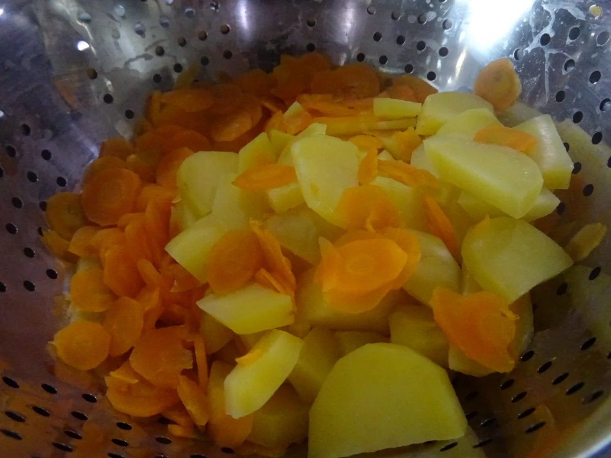 Rezept: Kartoffel-Möhren-Auflauf mit Kasseler Bild Nr. 7760 Kartoffel-Möhren-Auflauf mit Kasseler - Rezept - Bild Nr. 7760