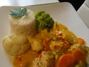 Huhn in fruchtiger Orangen-Sahnesoße mit Reis und Gemüsebeilage - Rezept - Bild Nr. 7756