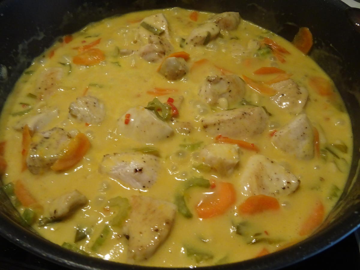 Huhn in fruchtiger Orangen Sahnesoße mit Reis und Gemüsebeilage ...
