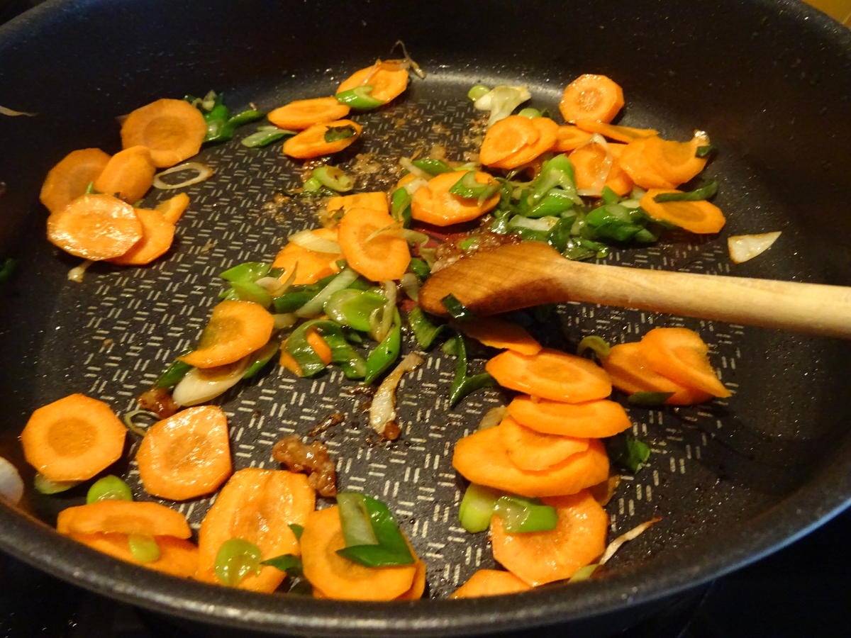 Huhn in fruchtiger Orangen-Sahnesoße mit Reis und Gemüsebeilage - Rezept - Bild Nr. 7759