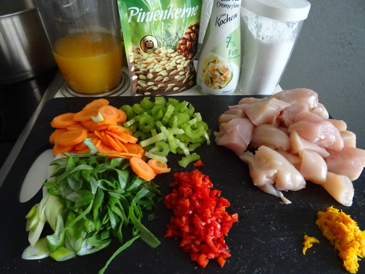 Rezept: Huhn in fruchtiger Orangen-Sahnesoße mit Reis und Gemüsebeilage Bild Nr. 7763 Huhn in fruchtiger Orangen-Sahnesoße mit Reis und Gemüsebeilage - Rezept - Bild Nr. 7763