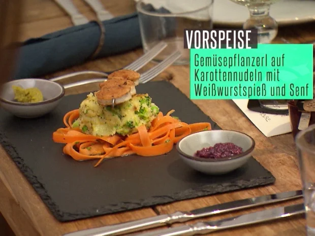 Gemüsepflanzerl auf Karottennudeln und Weißwurstspieß - Rezept - Bild Nr. 2
