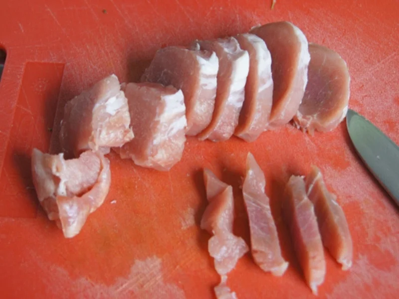 Brokkoli mit Schweinefiletgeschnetzelten, Erdnüssen und Kartoffeln - Rezept - Bild Nr. 7759