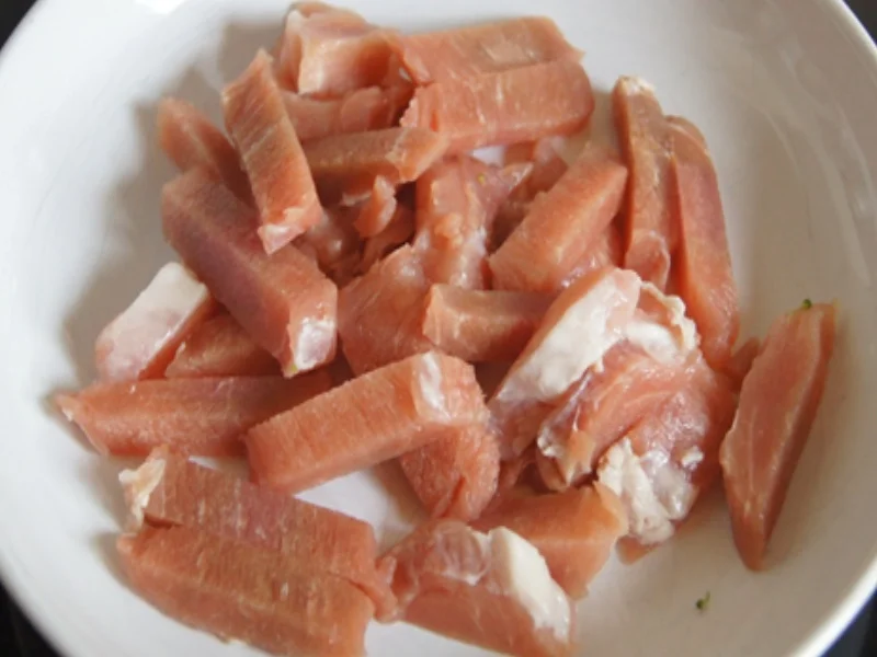 Brokkoli mit Schweinefiletgeschnetzelten, Erdnüssen und Kartoffeln - Rezept - Bild Nr. 7761