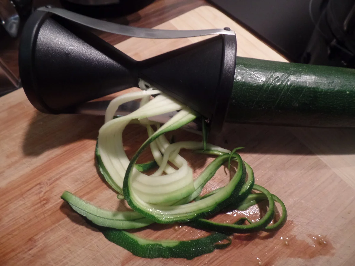 Fregola-Sarda -Pasta-Risotto mit Zucchininudeln ,Tomaten und Fetakäse - Rezept - Bild Nr. 7761