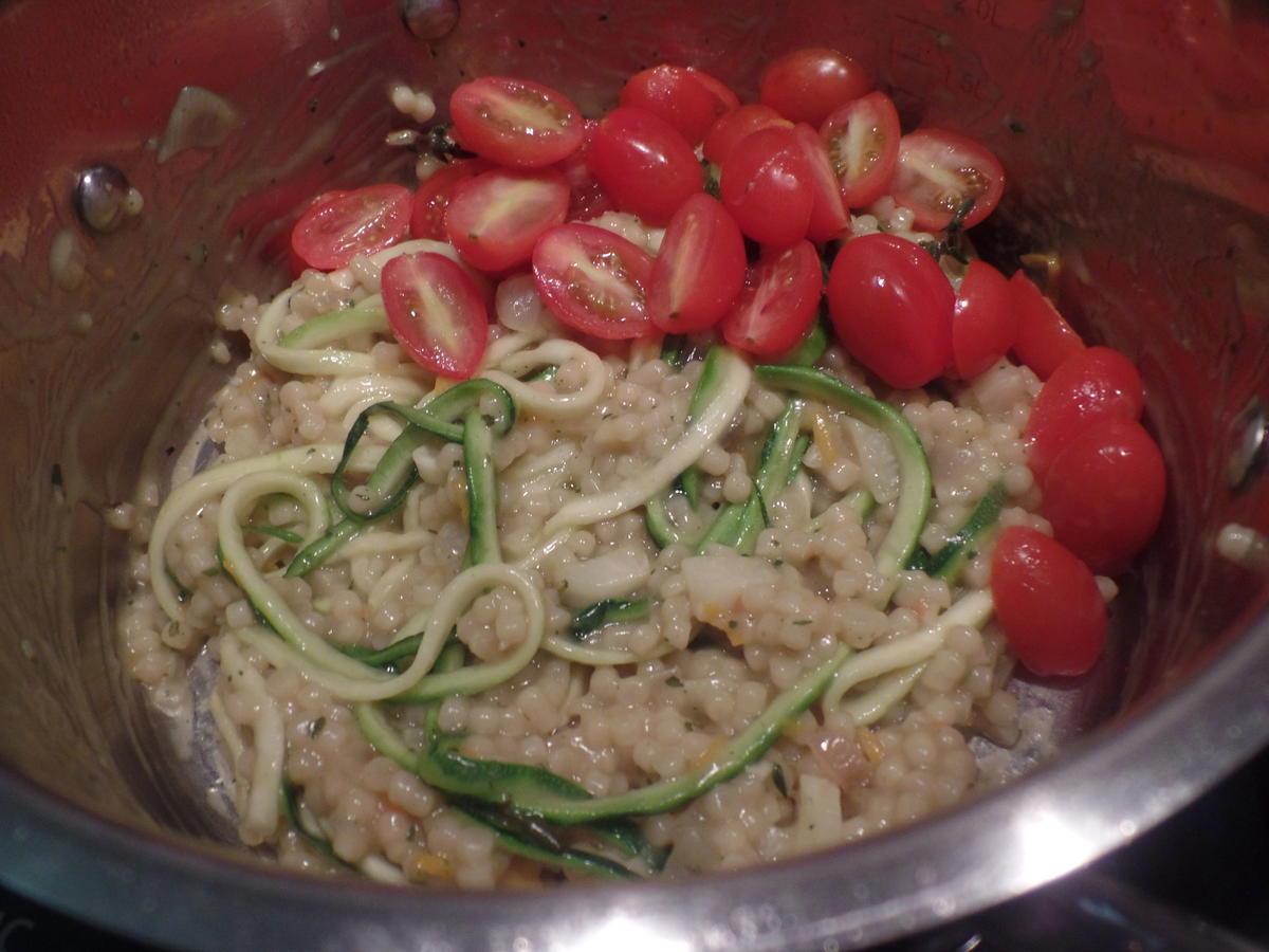 Fregola-Sarda -Pasta-Risotto mit Zucchininudeln ,Tomaten und Fetakäse - Rezept - Bild Nr. 7765