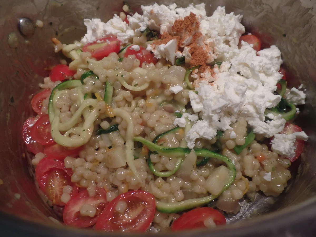 Fregola-Sarda -Pasta-Risotto mit Zucchininudeln ,Tomaten und Fetakäse - Rezept - Bild Nr. 7766