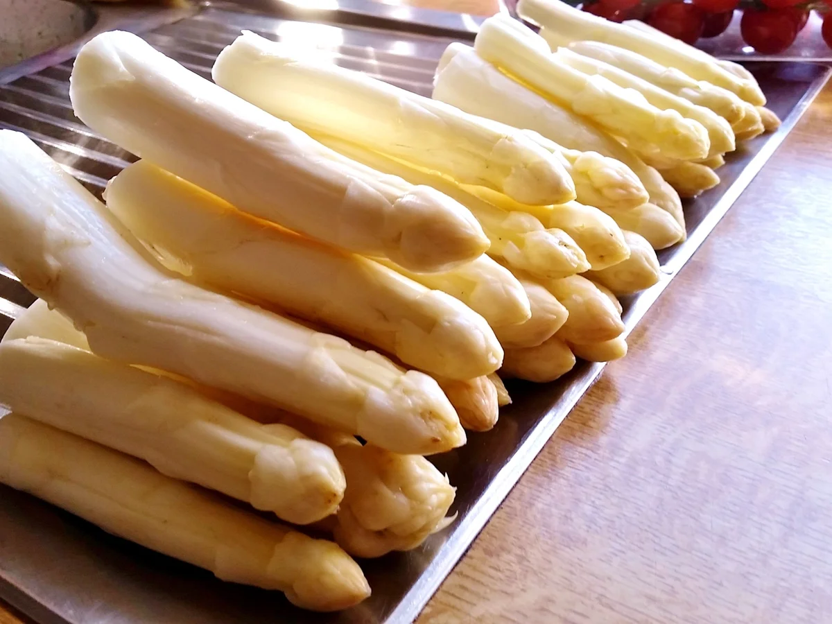 Feine Spargelspitzen mit gebräunter Butter - Rezept - Bild Nr. 7758