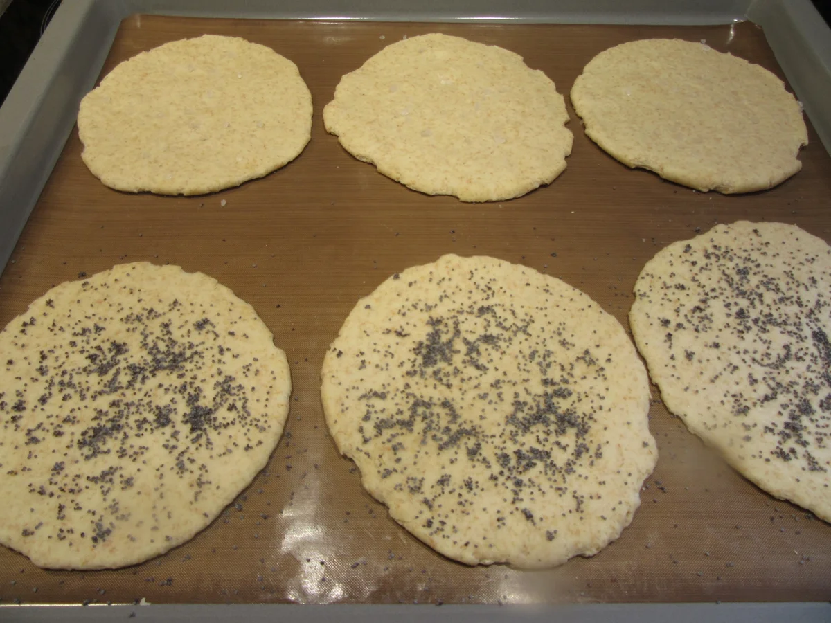 Pikantes Backen: Dinkelfladen mit Mohn oder grobem Salz - Rezept - Bild Nr. 7