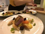 Dammwild mit Kräuterkruste, Haselnuss-Schupfnudeln, Karotten-Dreierlei und Rosenkohl - Rezept - Bild Nr. 2