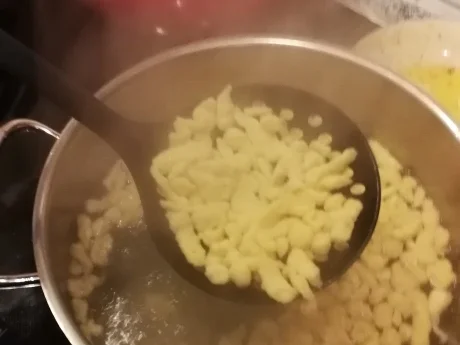 ALLGAIER KÄSSCHBÄTZLE  --- ÜBERSETZT -- ALLGÄUER KÄSESPÄTZLE - Rezept - Bild Nr. 7760