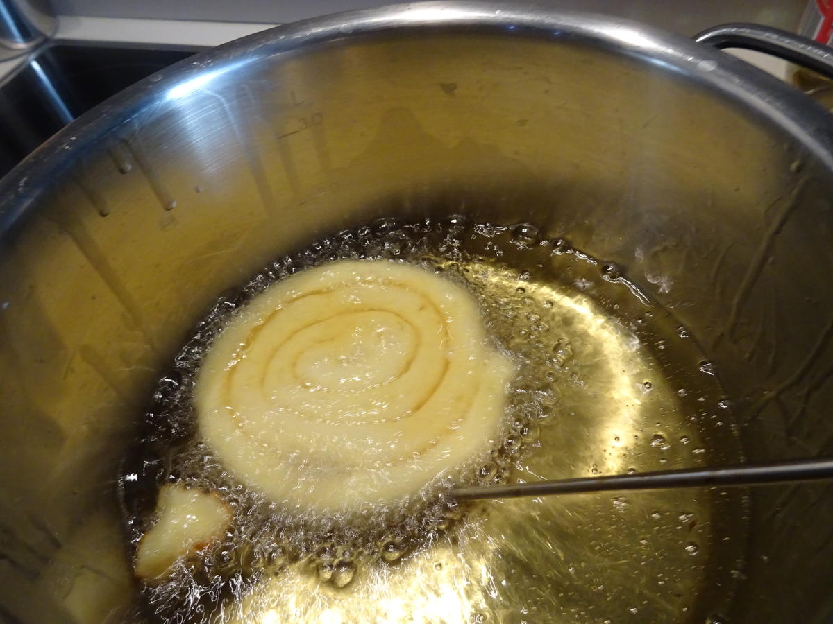 Kartoffel-Spiralen mit Zimt-Zucker und Apfelkompott - Rezept - Bild Nr. 7758