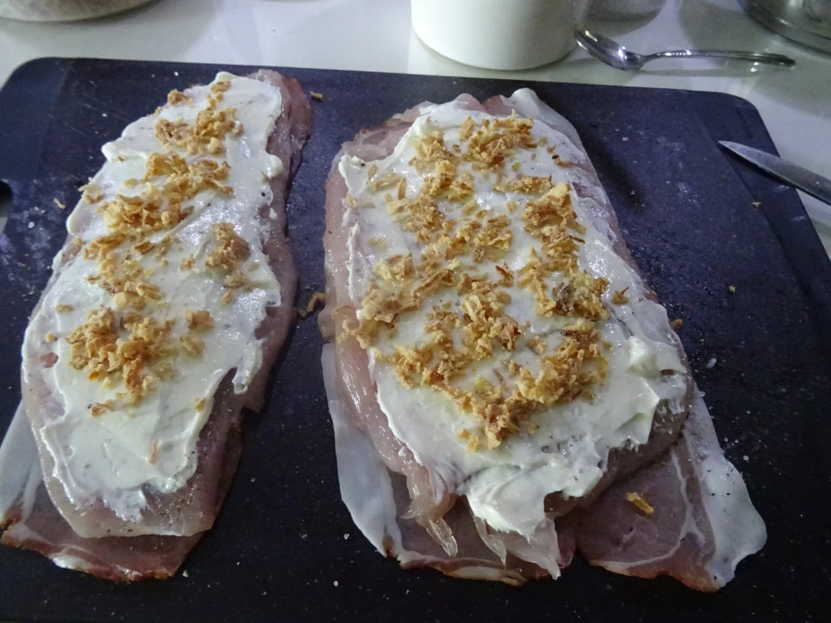 Rezept: Putenbrust-Röllchen aus dem Ofen, überbacken mit knusprig-cremigem Zwiebel-Topping Bild Nr. 7 Putenbrust-Röllchen aus dem Ofen, überbacken mit knusprig-cremigem Zwiebel-Topping - Rezept - Bild Nr. 7