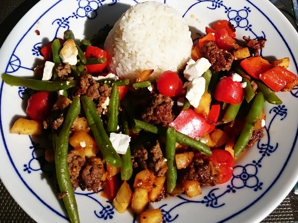 Rezept: Gemüsepfanne mit Hackfleisch und Feta Bild Nr. 7758 Gemüsepfanne mit Hackfleisch und Feta - Rezept - Bild Nr. 7758