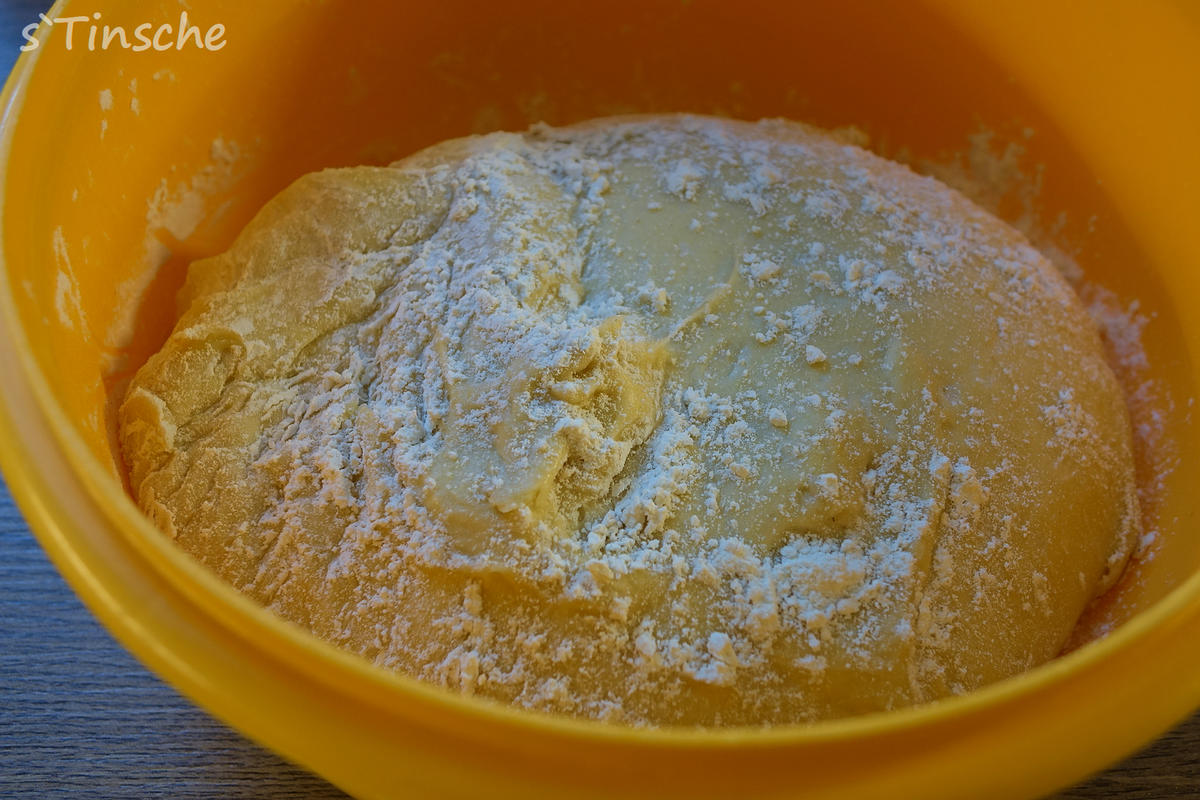 Hähnchen-Bolognese mit Mozzarella-Dampfnudeln - Rezept - Bild Nr. 7760