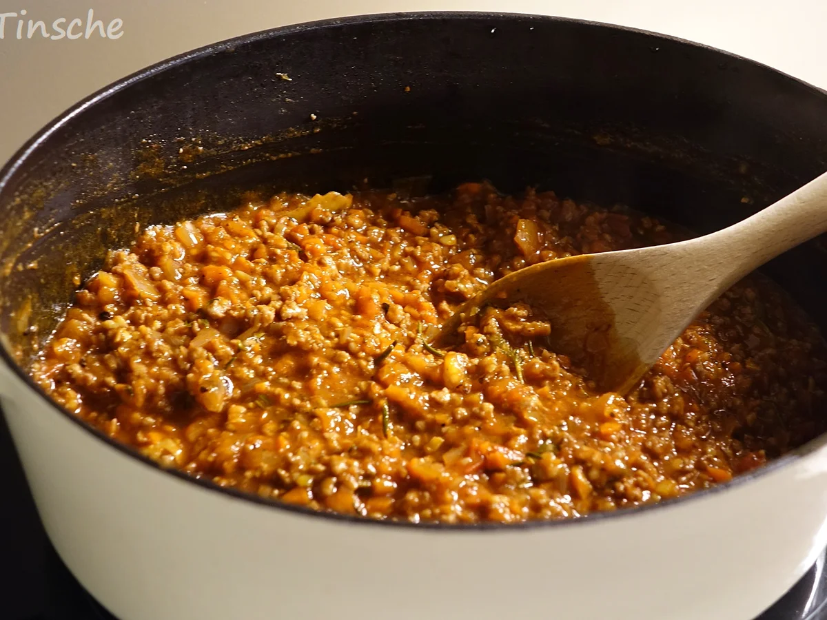 Hähnchen-Bolognese mit Mozzarella-Dampfnudeln - Rezept - Bild Nr. 7769
