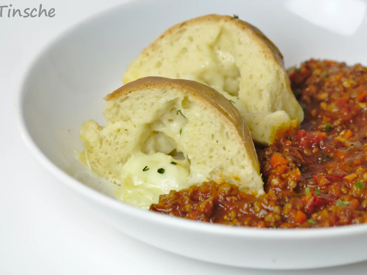Hähnchen-Bolognese mit Mozzarella-Dampfnudeln - Rezept - Bild Nr. 7777