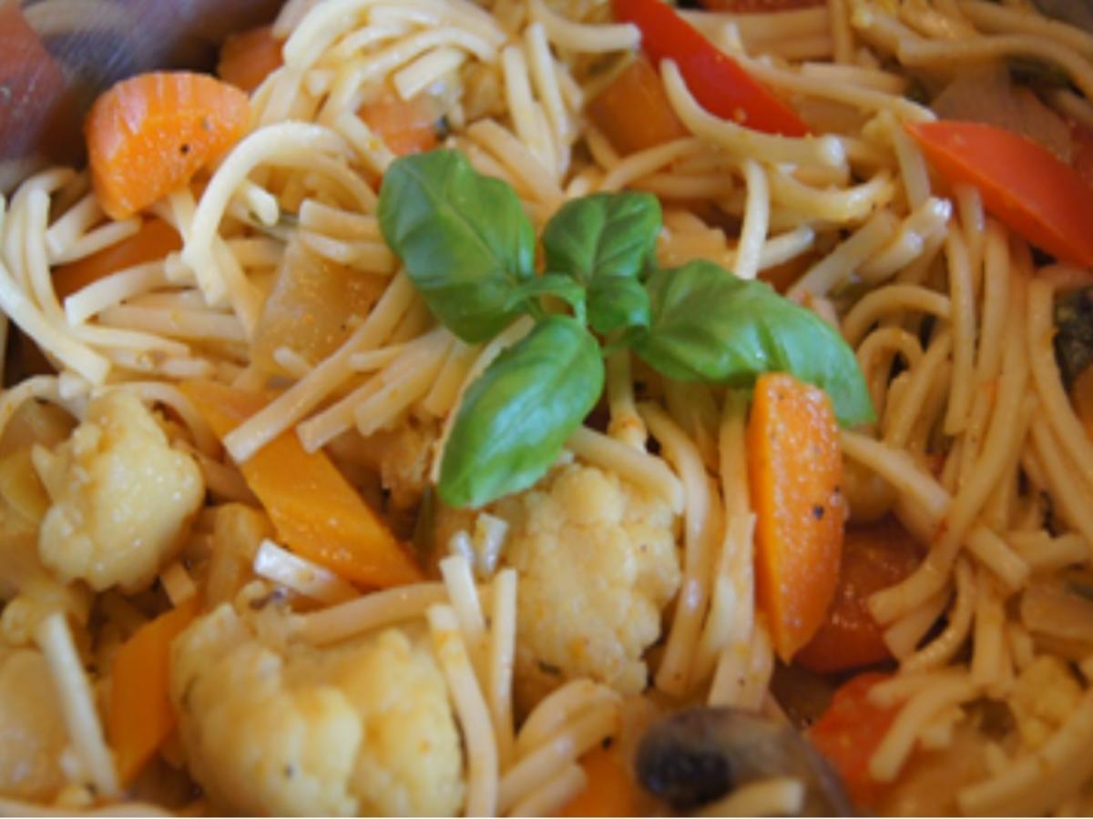 Wok-Nudeln mit Gemüsecurry - Rezept - Bild Nr. 2