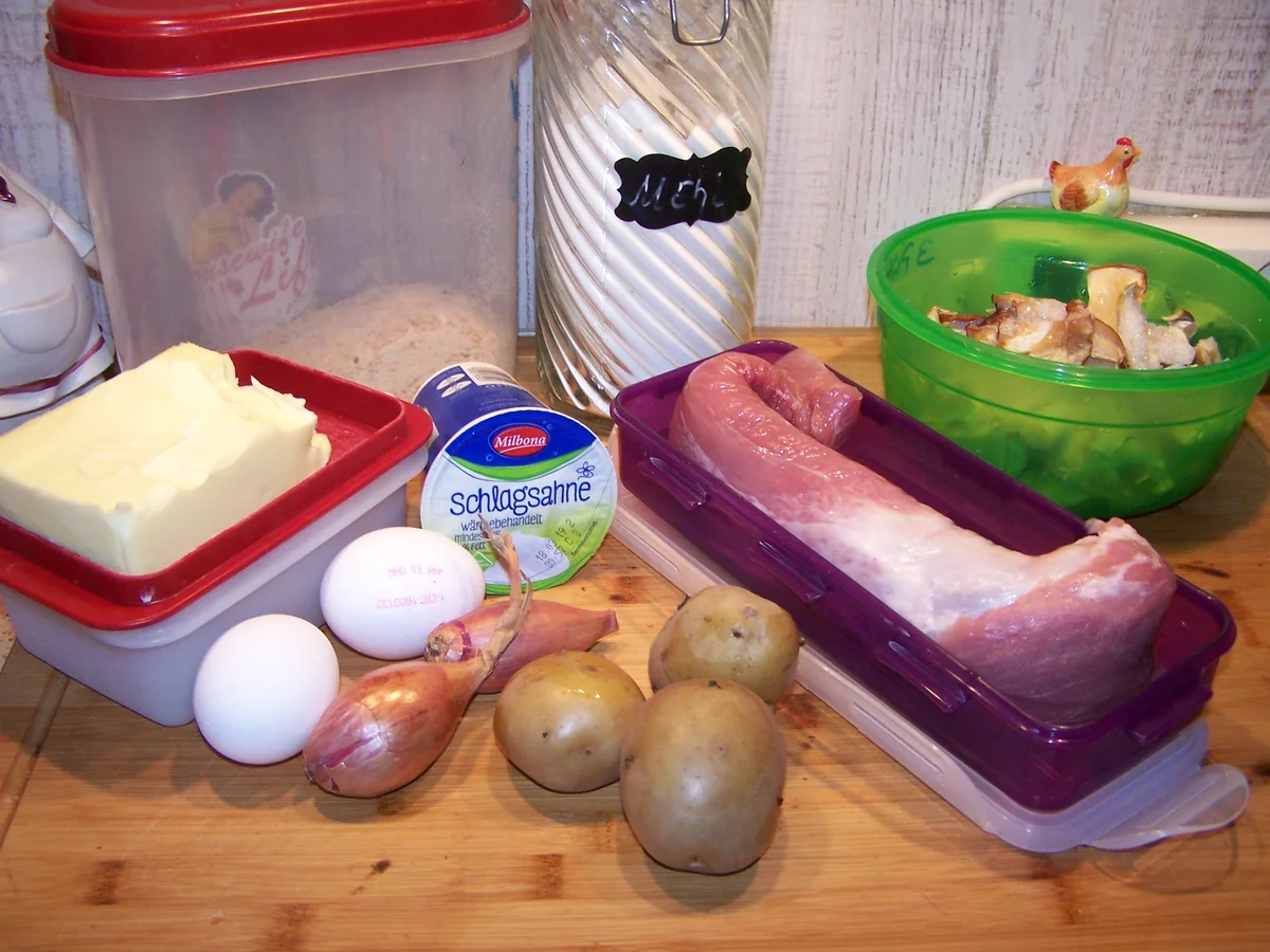 Rezept: Schnitzelchen aus der Schweinelende dazu Steinpilz-Soße und Bratkartöffelchen Bild Nr. 7783 Schnitzelchen aus der Schweinelende dazu Steinpilz-Soße und Bratkartöffelchen - Rezept - Bild Nr. 7783