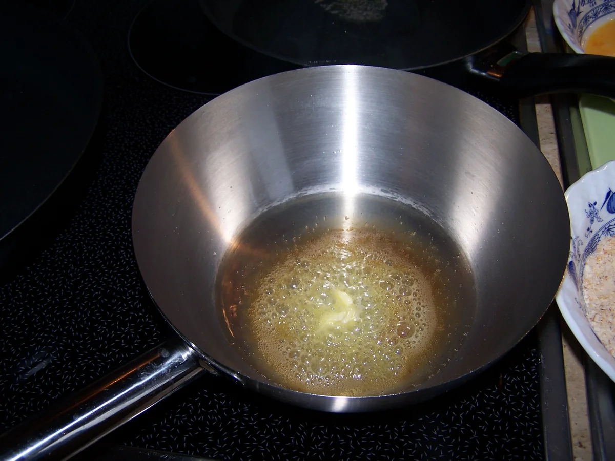 Rezept: Schnitzelchen aus der Schweinelende dazu Steinpilz-Soße und Bratkartöffelchen Bild Nr. 7784 Schnitzelchen aus der Schweinelende dazu Steinpilz-Soße und Bratkartöffelchen - Rezept - Bild Nr. 7784