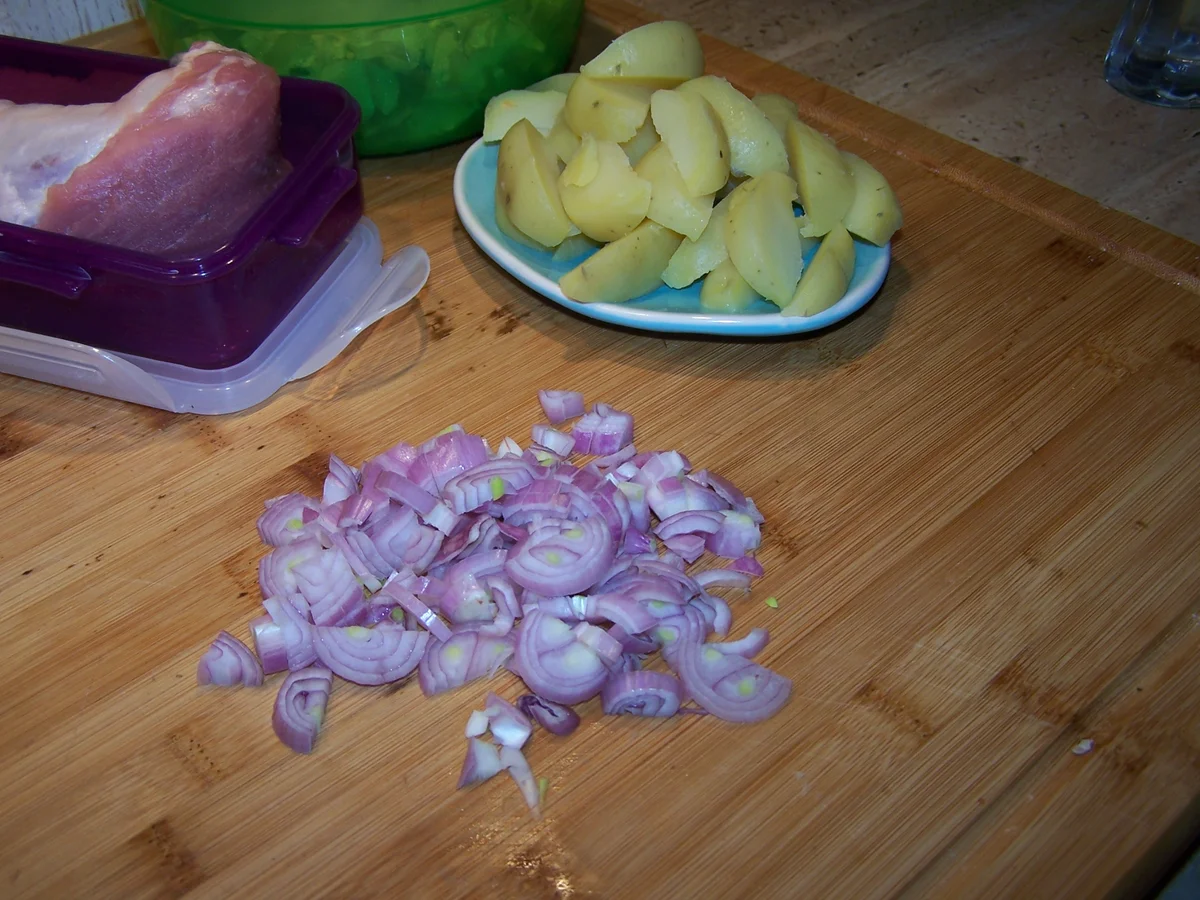 Rezept: Schnitzelchen aus der Schweinelende dazu Steinpilz-Soße und Bratkartöffelchen Bild Nr. 7785 Schnitzelchen aus der Schweinelende dazu Steinpilz-Soße und Bratkartöffelchen - Rezept - Bild Nr. 7785