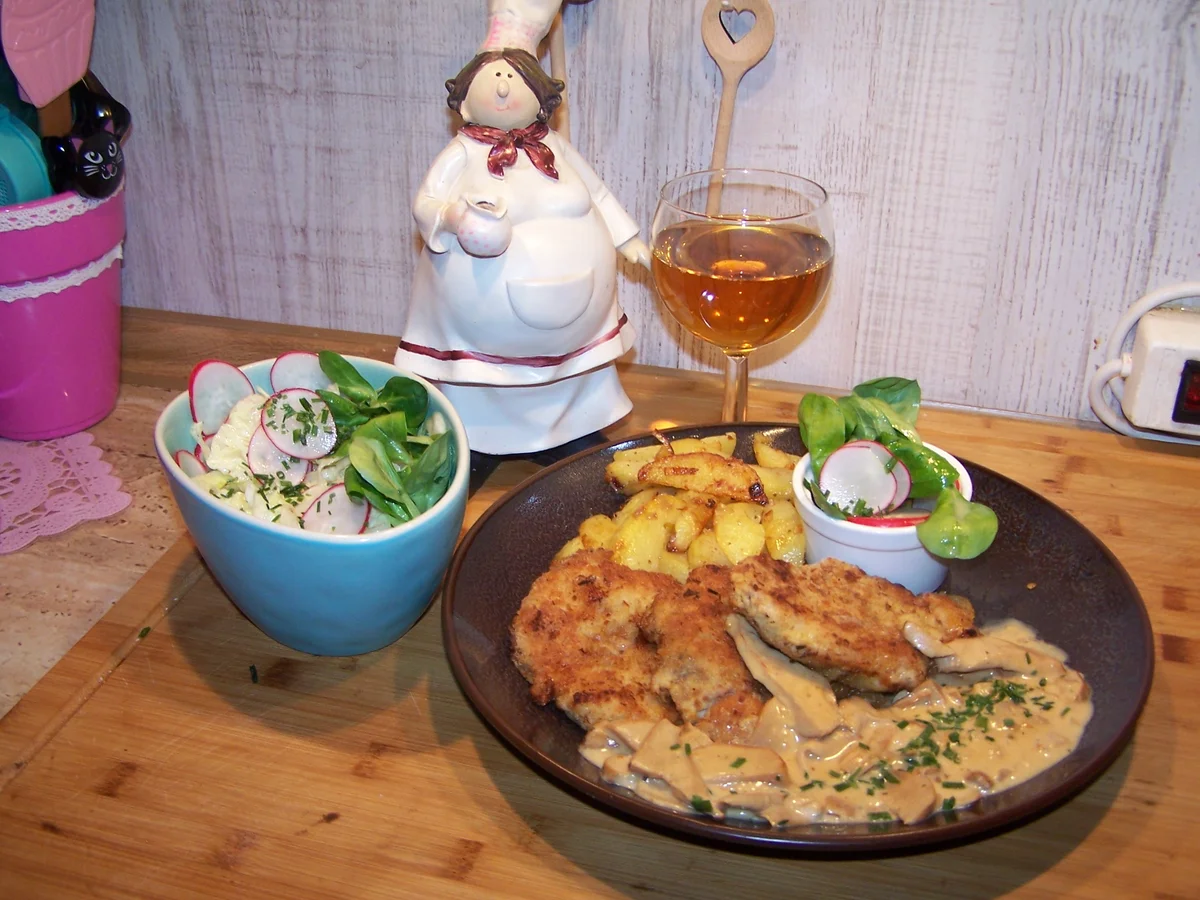 Rezept: Schnitzelchen aus der Schweinelende dazu Steinpilz-Soße und Bratkartöffelchen Bild Nr. 7789 Schnitzelchen aus der Schweinelende dazu Steinpilz-Soße und Bratkartöffelchen - Rezept - Bild Nr. 7789