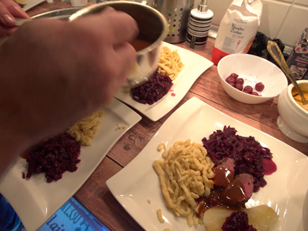 Rehrücken Baden Baden mit Rotkraut und Spätzle - Rezept - kochbar.de