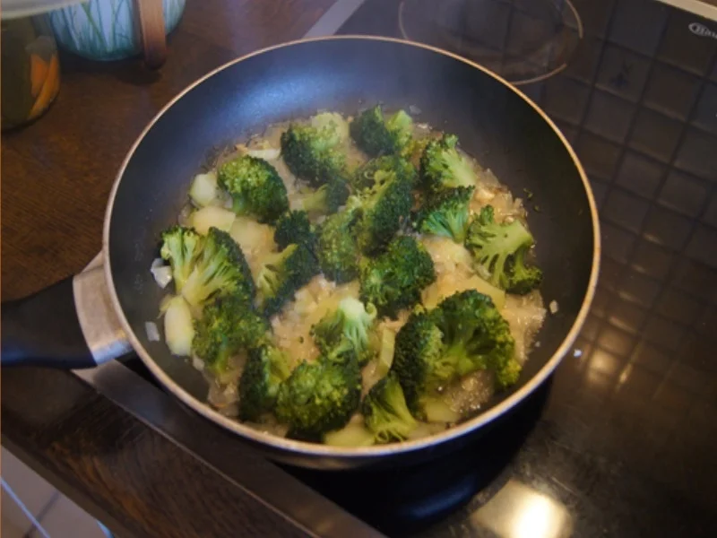 Schnelle Brokkoli-Ei-Pfanne - Rezept - Bild Nr. 3