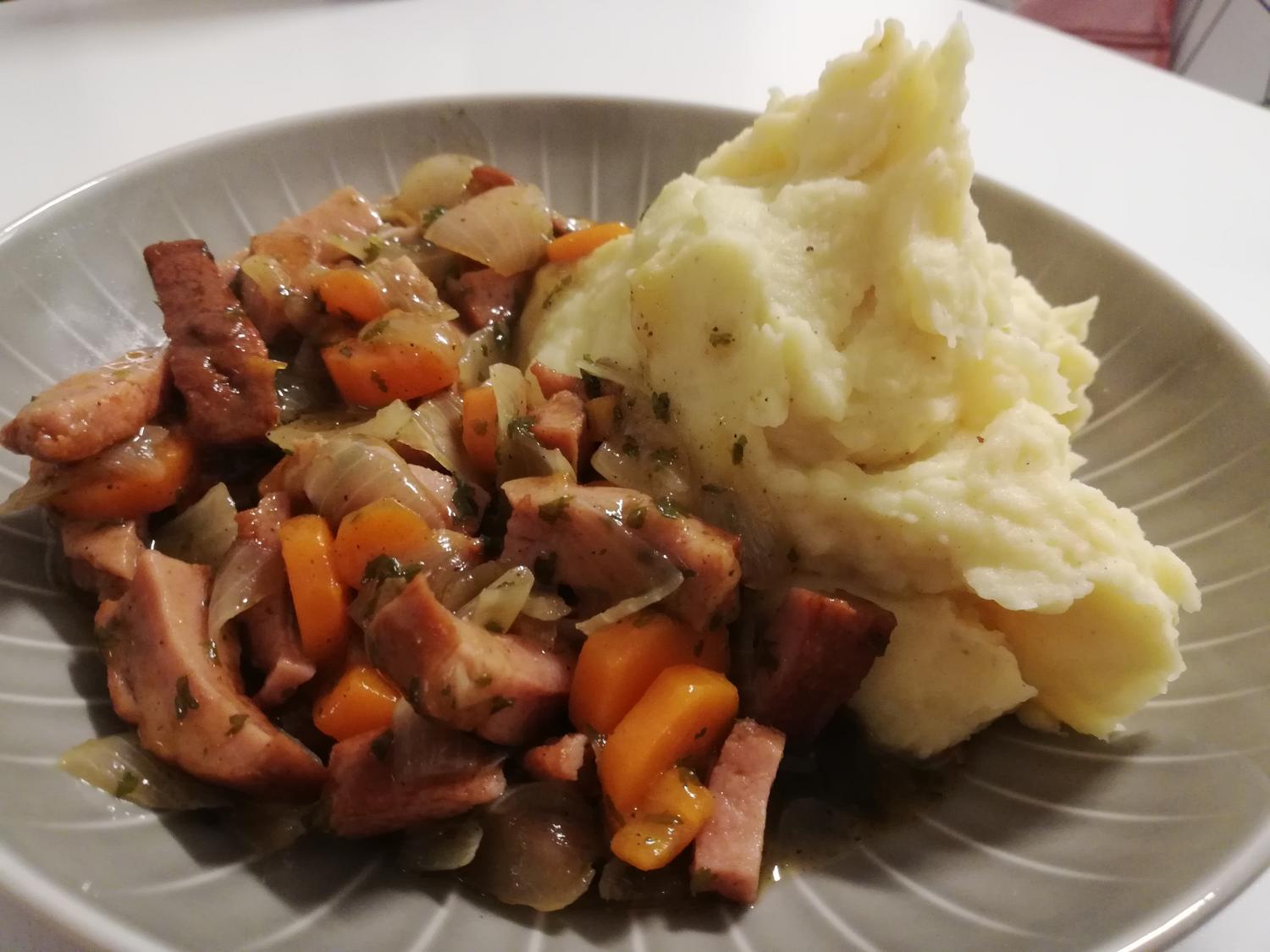 Leberkäs-Gulasch - Rezept mit Bild - kochbar.de