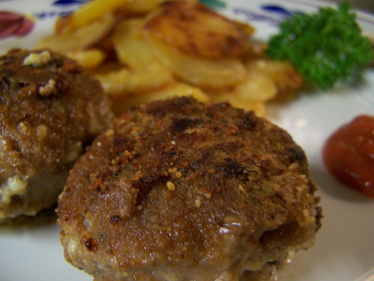 FetaBärlauchfüllung in der Frikadelle - Rezept - kochbar.de