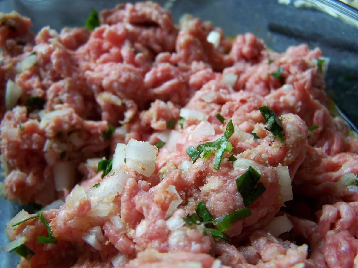 Rezept: FetaBärlauchfüllung in der Frikadelle Bild Nr. 7854 FetaBärlauchfüllung in der Frikadelle - Rezept - Bild Nr. 7854