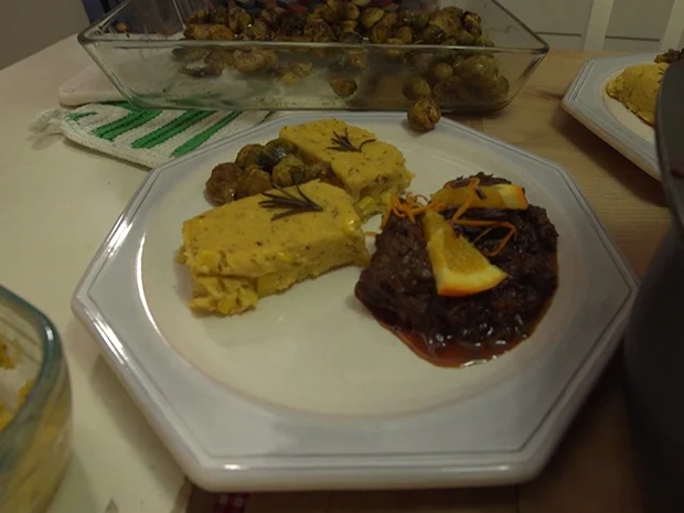 Rezept: Wildschweingulasch Schoko-Orange mit körniger Polenta und Ofen-Rosenkohl Bild Nr. 7788 Wildschweingulasch Schoko-Orange mit körniger Polenta und Ofen-Rosenkohl - Rezept - Bild Nr. 7788