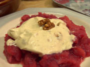 Honig-Joghurt-Halbgefrorenes mit karamellisierten Walnüssen und warmem Apfel-Zweierlei, - Rezept - Bild Nr. 2