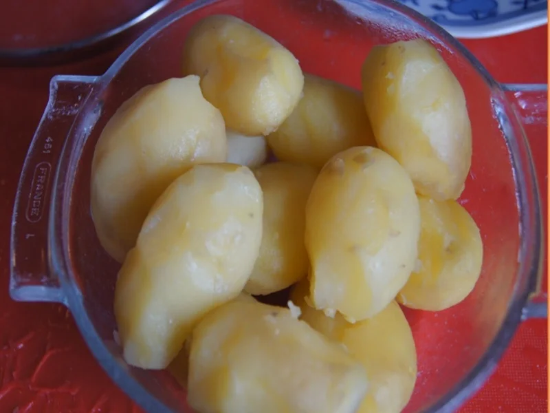 Rezept: Bratheringsfilet mit Bratkartoffeln und Rote-Bete-Apfel-Salat Bild Nr. 7790 Bratheringsfilet mit Bratkartoffeln und Rote-Bete-Apfel-Salat - Rezept - Bild Nr. 7790