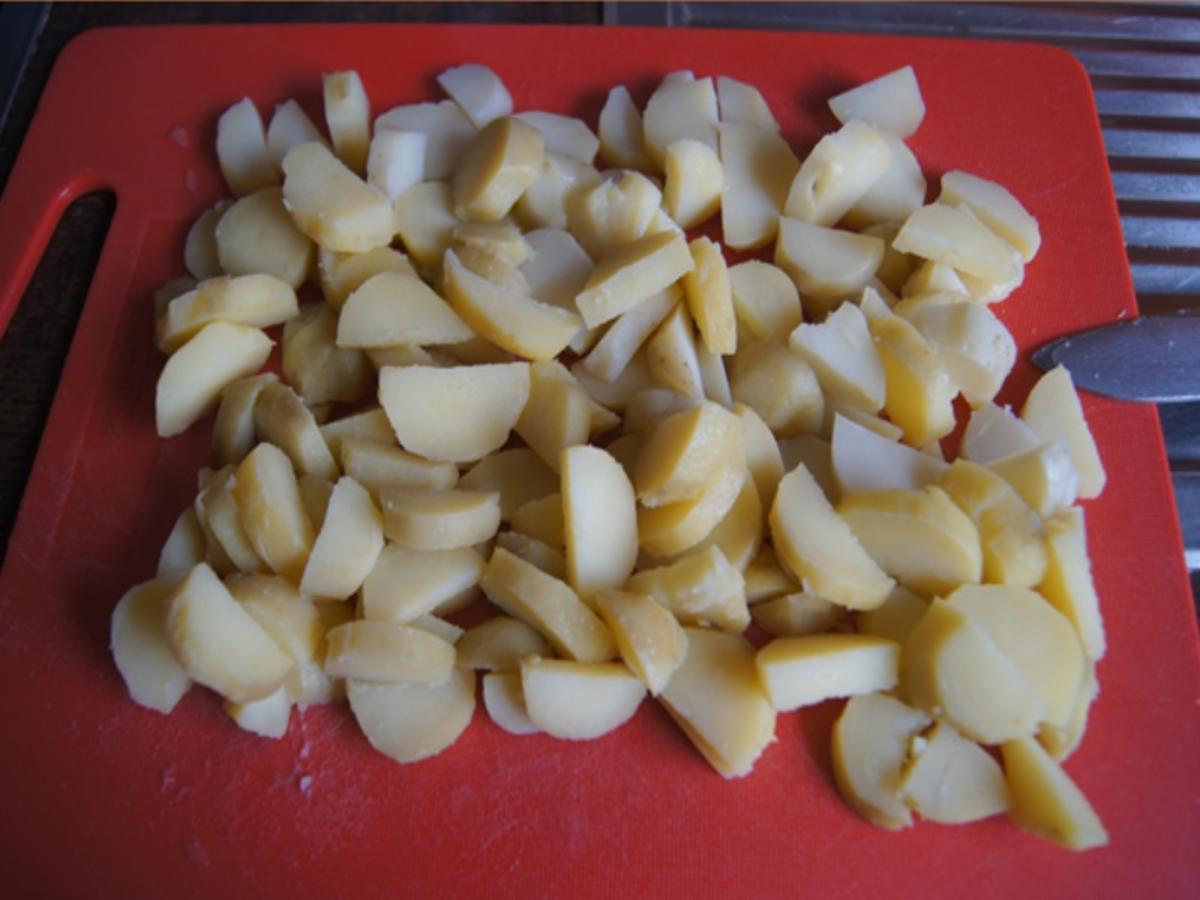 Bratheringsfilet mit Bratkartoffeln und Rote-Bete-Apfel-Salat - Rezept - Bild Nr. 7791