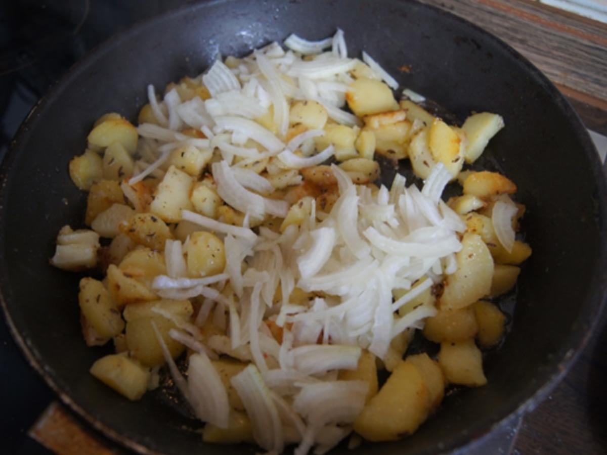 Bratheringsfilet mit Bratkartoffeln und Rote-Bete-Apfel-Salat - Rezept - Bild Nr. 7793