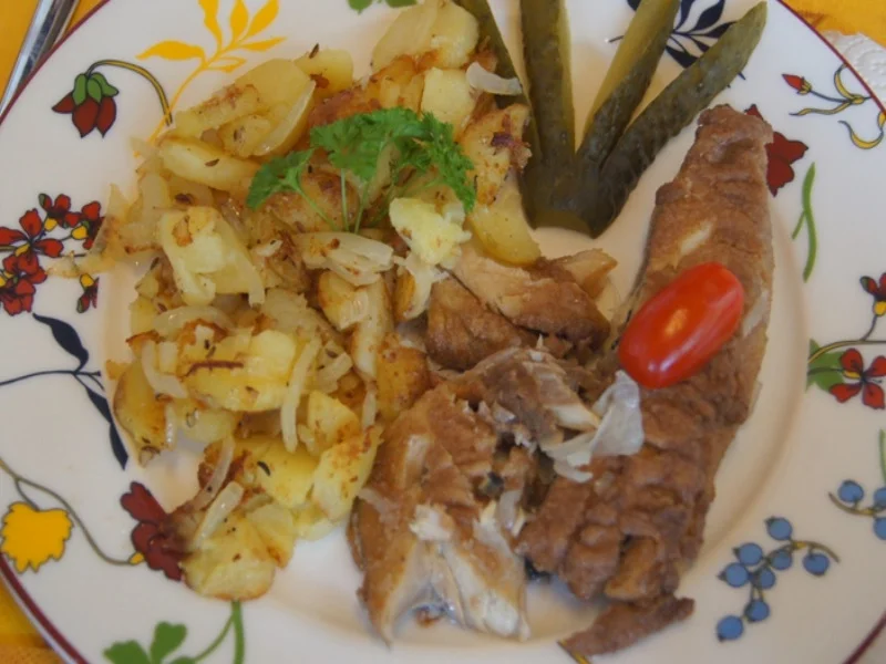 Rezept: Bratheringsfilet mit Bratkartoffeln und Rote-Bete-Apfel-Salat Bild Nr. 7796 Bratheringsfilet mit Bratkartoffeln und Rote-Bete-Apfel-Salat - Rezept - Bild Nr. 7796