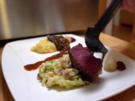 Hirschrückensteak an Tonkabohnen-Sauce mit Wirsingspätzle und Rehleber an Zwiebelsauce - Rezept - Bild Nr. 7789