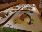 Crepes mit Heidelbeerkompott und Lebkucheneis mit Honigschaum - Rezept - Bild Nr. 2
