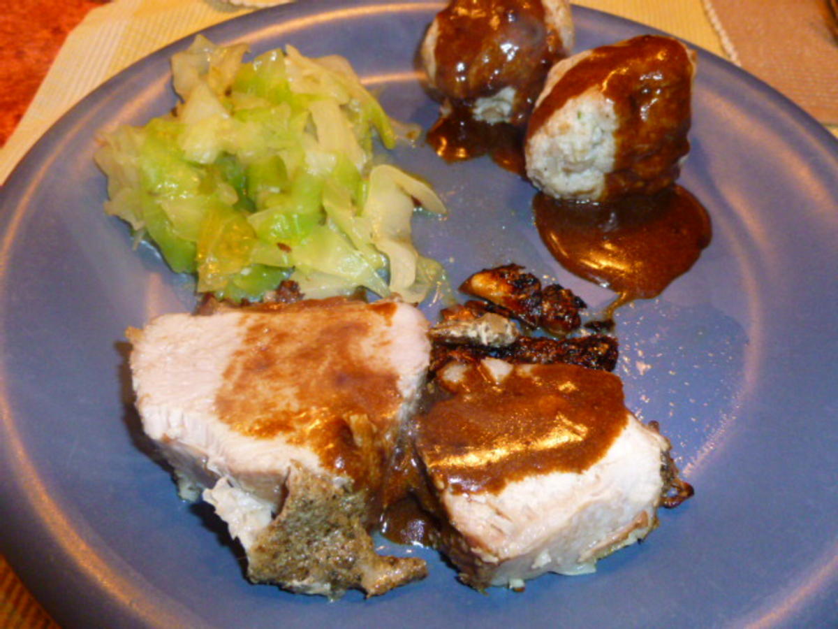 Schweinekrustenbraten mit Schweineschulter oder Schinkenbraten mit ...