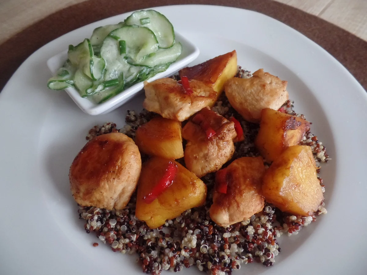 Ananashähnchen auf Quinoa-Tricolore mit Gurkensalat - Rezept - Bild Nr. 7789